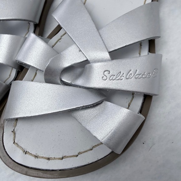 Salt Water Sandals The Original Silver Leather Kids Sandals Size 2 big girl - Picture 3 of 11